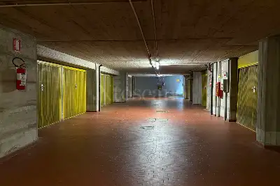 Box in affitto, Via Carlo Vittadini, Milano