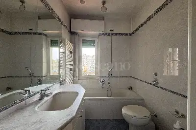 Casa in vendita, Via Lorenteggio, Milano