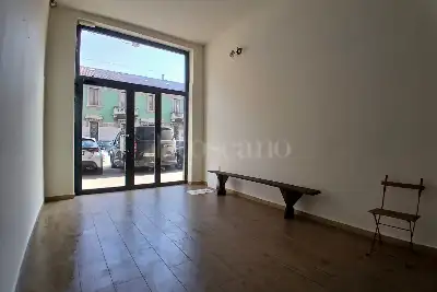 Negozio in affitto, Via Adige, Milano