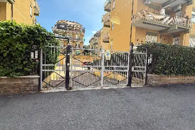 Box in vendita, Via Capo Palinuro, Roma