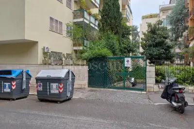 Box in affitto, Via Stefano Jacini, Roma
