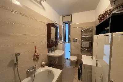 Casa in vendita, Piazza Tirana , Milano