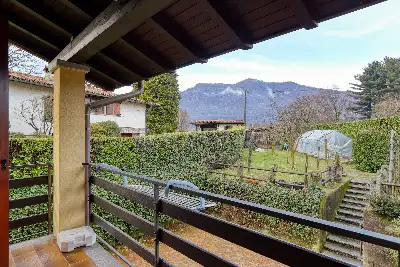 Villa in vendita, Via Luigi Pirandello, Besano