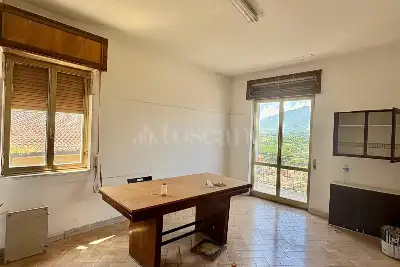 Palazzo in vendita, Via Alcide De Gasperi, Grottolella, Grottolella