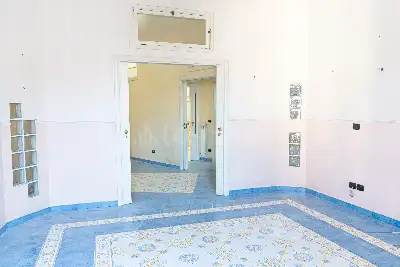 Casa in vendita, Via Maddaloni, Napoli