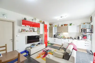 Casa in vendita, Via Giuseppe Garibaldi, Montano Lucino