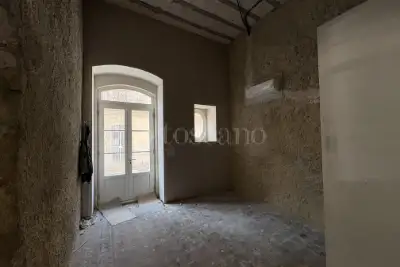 Palazzo in vendita, Via Caltanissetta, Siracusa