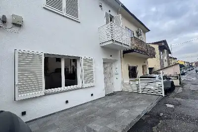 Villino a Schiera in vendita, Via Antonio Pacinotti, Prato