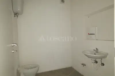 Negozio in vendita, Via Celso Cittadini, Siena