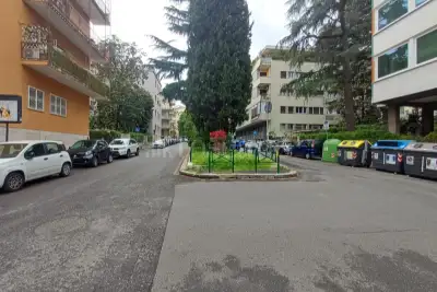 Box in affitto, Via Stefano Jacini, Roma