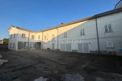 Negozio in vendita, Via Ginetta Caccianotti, Biandrate