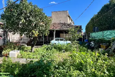 Casa Indipendente in vendita, Piazza Vittorio Veneto, Sant'Agata li Battiati