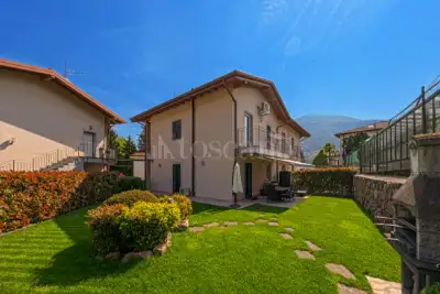 Villa Bifamiliare in vendita, Viale Ernesto Thomas, Brusimpiano