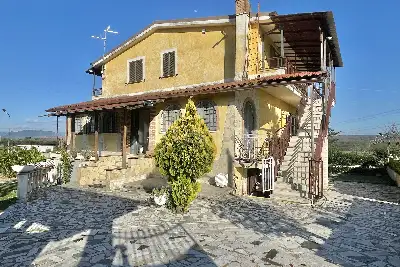 Villa in vendita, Via Giacomo Leopardi, Nepi