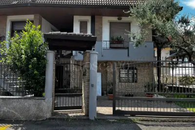 Villa in vendita, Via Vanzaghello, Busto Arsizio