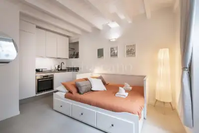 Casa in vendita, Via Parmigianino, Milano