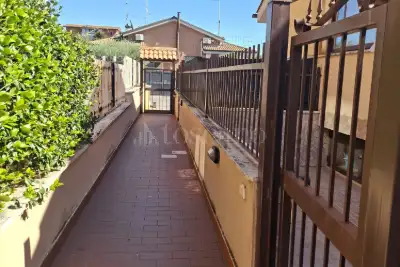 Villa Plurifamiliare in vendita, Via dei Remondini, Roma
