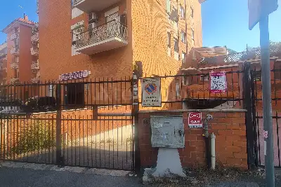 Box in vendita, Via Boccaccio, Pomezia