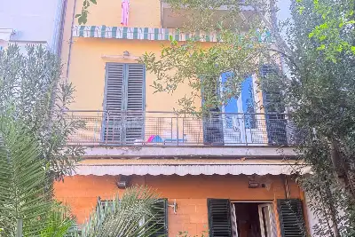 Villino a Schiera in vendita, Via Sem Benelli, Prato