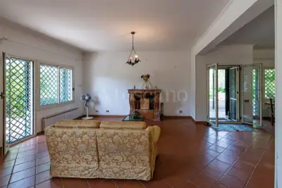 Villa in vendita, Via Torre Pellice, Roma