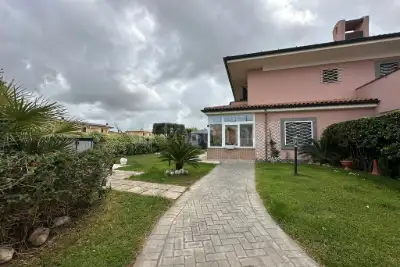 Villa Plurifamiliare in vendita, Via Rea Silvia, Anzio
