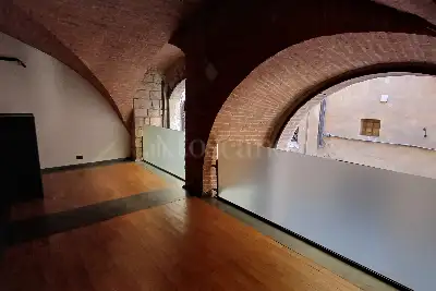 Negozio in affitto, via camollia, Siena