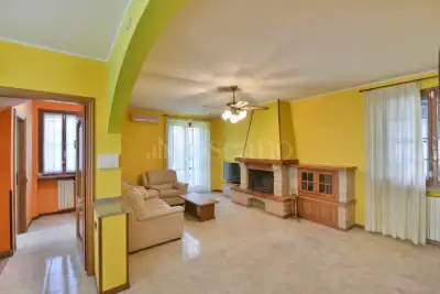 Villa in vendita, Via Gaetano Casati, Besana in Brianza