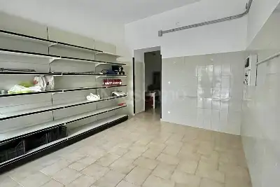 Negozio in affitto, Via Francesco Tedesco, Avellino