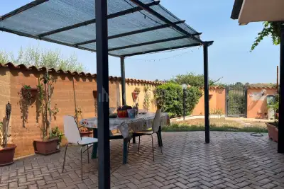 Villino a Schiera in vendita, Via Melito Irpino, Roma