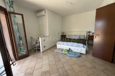 Villino a Schiera in vendita, Via Urbino, Ardea