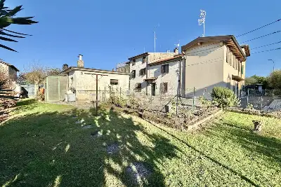 Villino a Schiera in vendita, Località Vecchi, Peschiera del Garda
