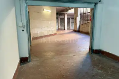 Box in vendita, Viale Spartaco, Roma
