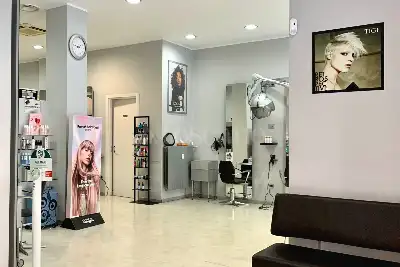 Negozio in affitto, Via dei Tulipani, Milano