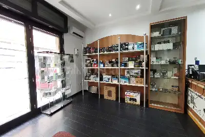 Negozio in vendita, Via Numa Pompilio, Brindisi