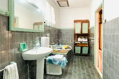 Palazzo in vendita, Via Luigi Apollonio, Brescia