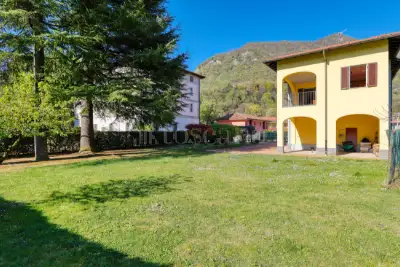 Villa Bifamiliare in vendita, Via della Repubblica, Bisuschio