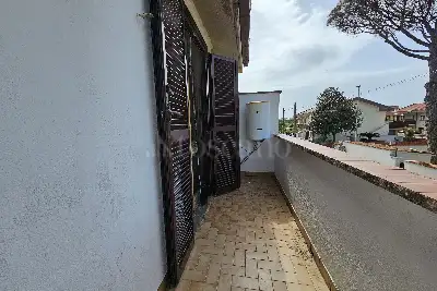 Villino a Schiera in vendita, Via Lago di Como, Pomezia