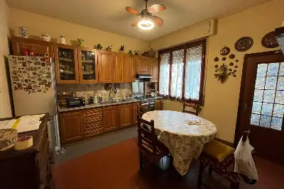 Casa in vendita, Via Ferrara, Prato