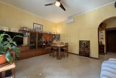 Casa in vendita, Via dei Tulipani, Milano