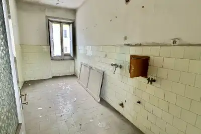 Palazzo in vendita, Via Francesco Tedesco, Avellino