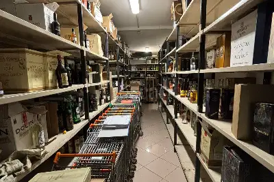 Negozio in vendita, Strada Maggiore, Bologna