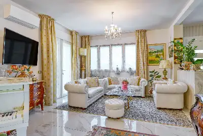 Villa in vendita, Via Luigi Pirandello, Camaiore