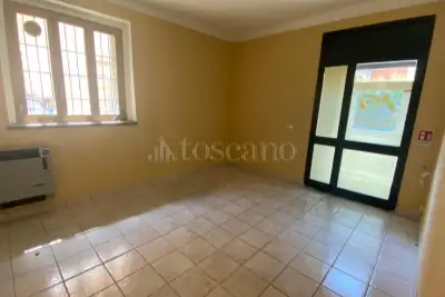Negozio in affitto, Via Butti, Porto Ceresio