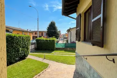 Villa in vendita, Via Fratelli Rosselli, Lograto