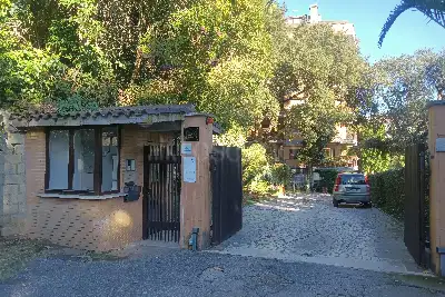 Casa in vendita, Via Quadroni, Roma