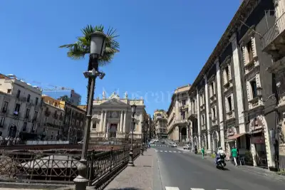 Negozio in vendita, Piazza Stesicoro, Catania
