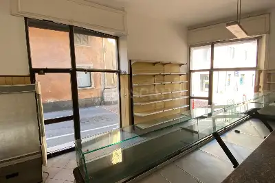 Negozio in vendita, Via Antonietta Castagna, Viggiù