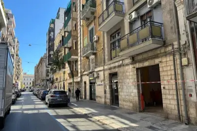 Negozio in affitto, Via Michele Garruba, Bari