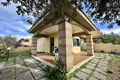 Villino a Schiera in vendita, Via Gozzi, Anzio