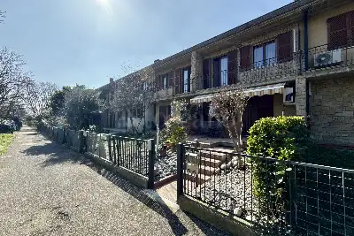 Villino a Schiera in vendita, Via Donatello, Brescia